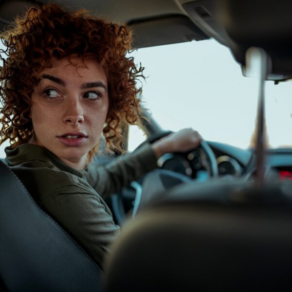 Jak zachowywać się podczas burzy na drodze? Bezpieczeństwo przede wszystkim