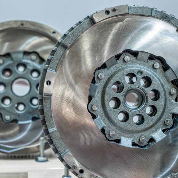 Koło zamachowe silnika: budowa, działanie i problemy