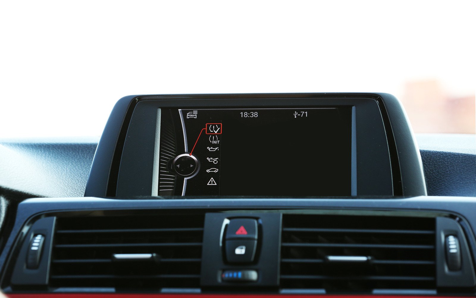 Najczęstsze usterki elektroniczne w nowoczesnych autach i jak sobie z nimi radzić