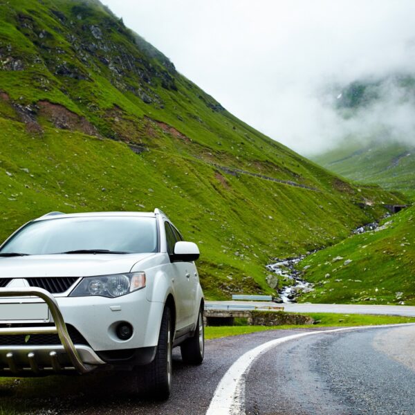 Jakie są różnice między napędem 4×4 a AWD?