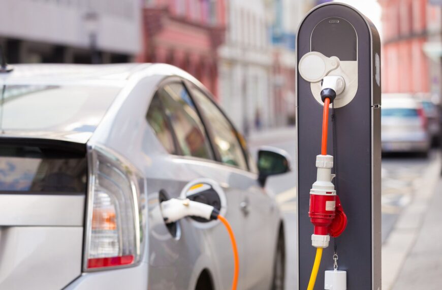 Jakie są zalety i wady samochodów elektrycznych? Porównanie z autami spalinowymi