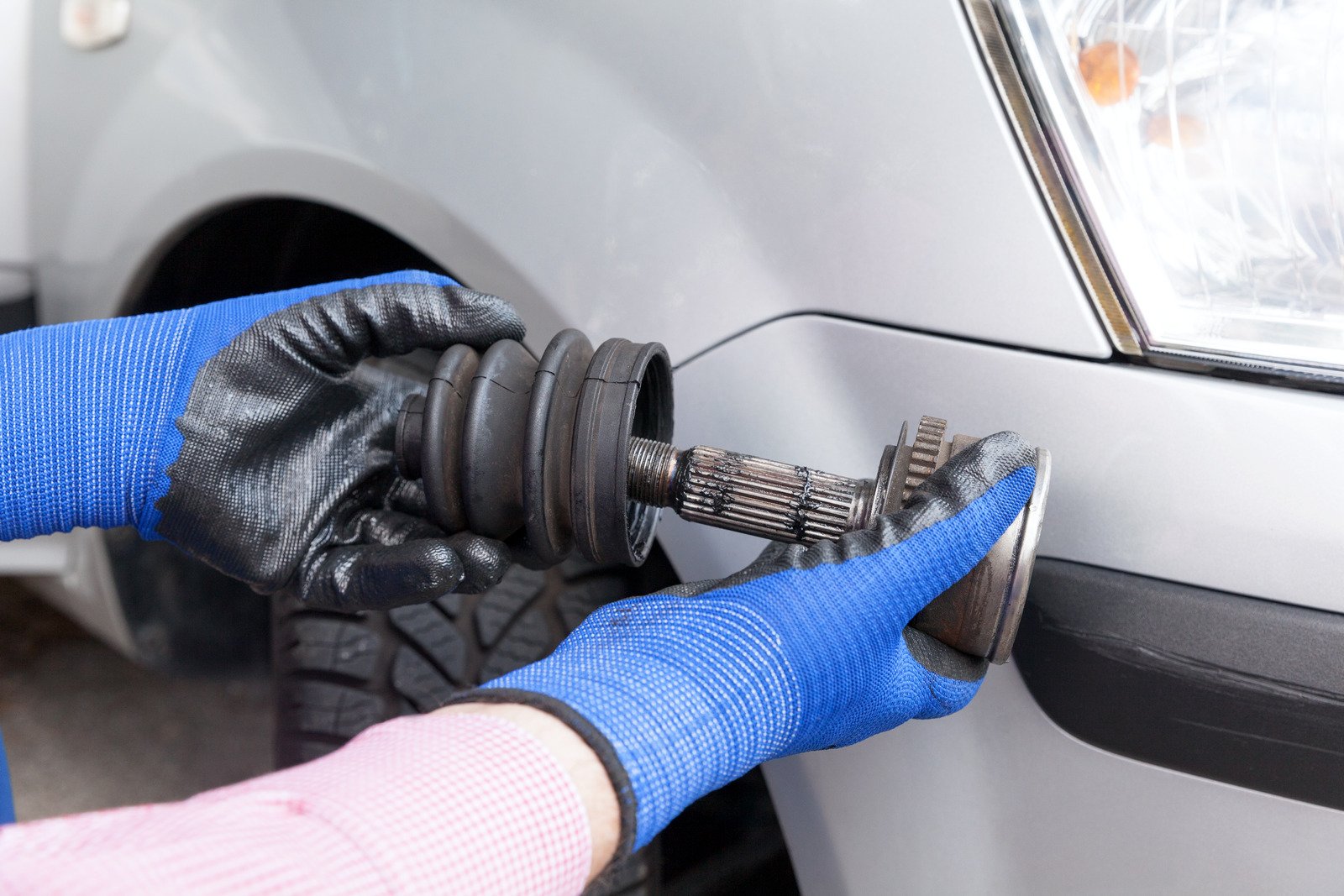 Zrozumienie homokinetycznych przegubów: Budowa, działanie i najczęstsze usterki