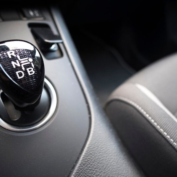 Jak działają systemy rekuperacji w nowoczesnych pojazdach hybrydowych?