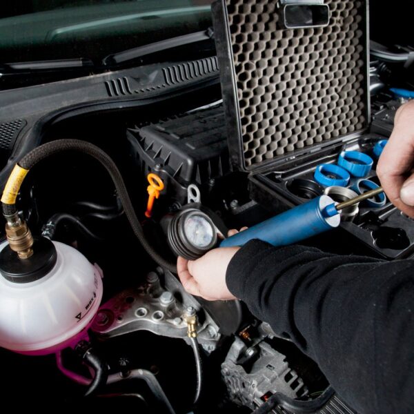 Jak rozpoznać i naprawić problemy z układem chłodzenia w samochodzie?