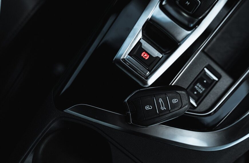Zasady i zasady bezpieczeństwa przy korzystaniu z systemów bezkluczykowych (keyless) w samochodach