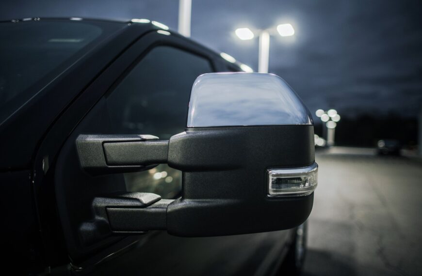 Jak działają nowoczesne systemy monitorowania martwego pola?