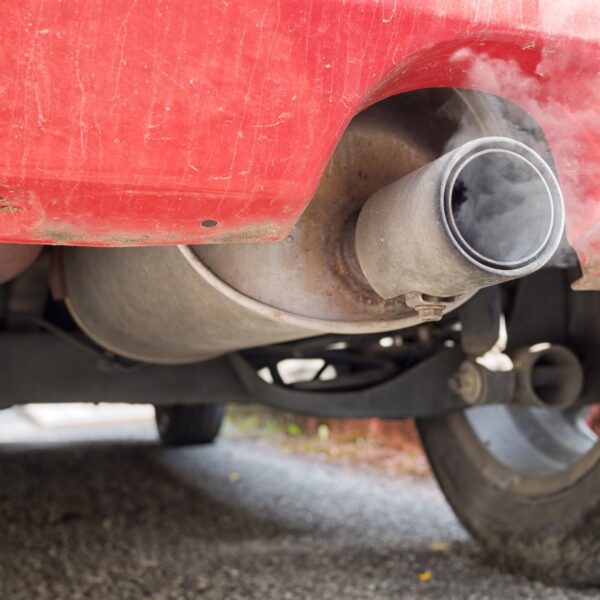 Zrozumienie emisji spalin: jak czytać i interpretować wyniki badań emisji z samochodów?